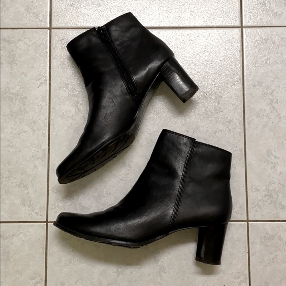 White Mountain leather boots